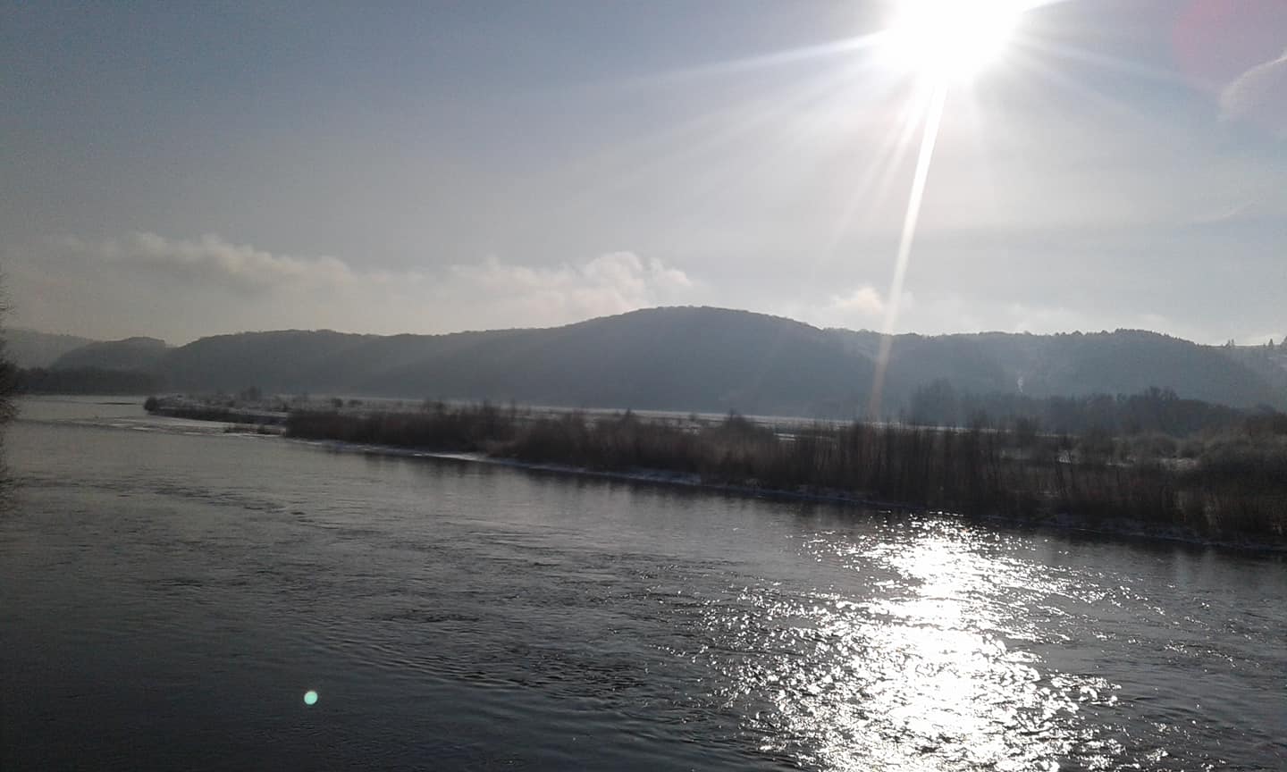 Ріка життя. Дністер, який для мене асоціюється з теплим безтурботним дитинством. Ось річка - зовсім поруч! Біжиш стрімго…