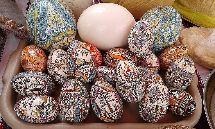 Як оздобити великодні яйця