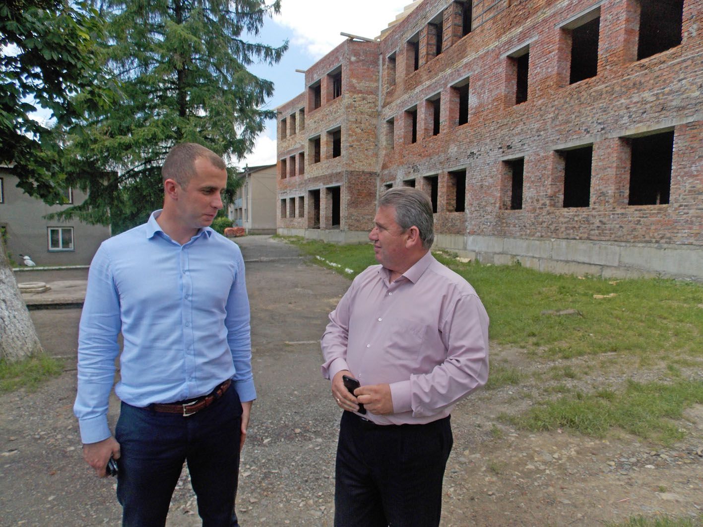 Міста розбудовуються, села занепадають