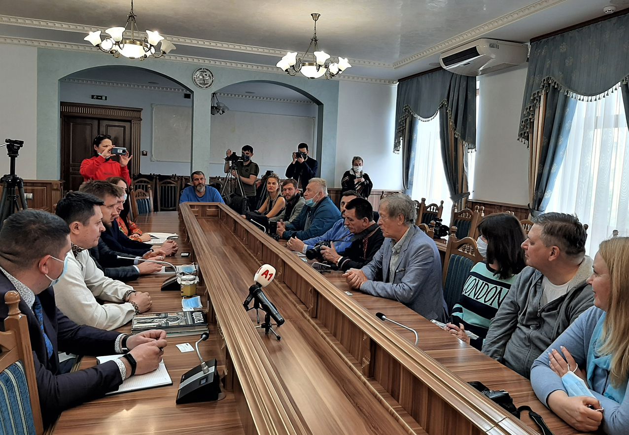 Прикарпаття: Ми вам — гори, ви нам