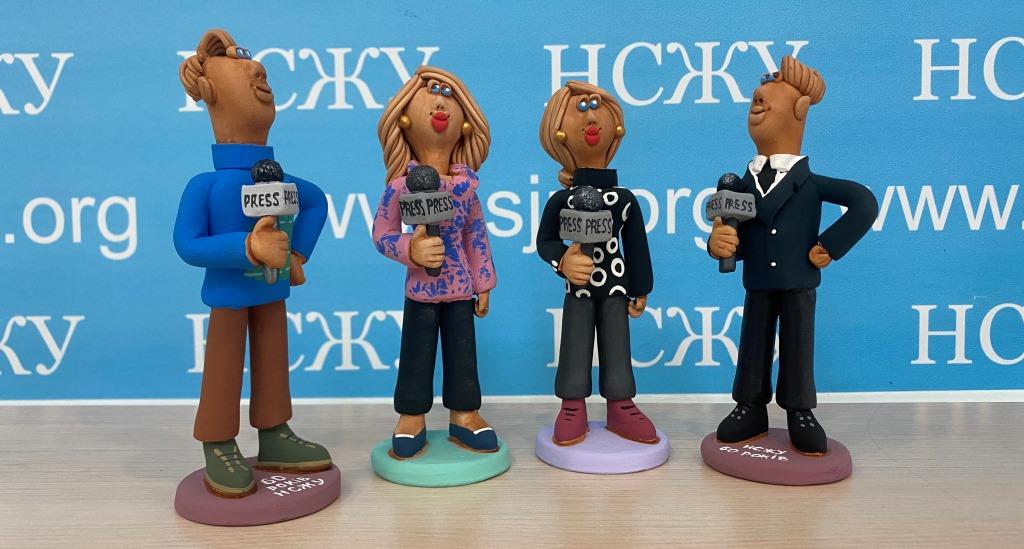 Переможці конкурсу «Журналісти проти епідемії» - телевізійники Суспільного та газета «Діалог» із