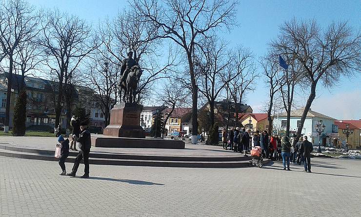 Давній Галич магнітить