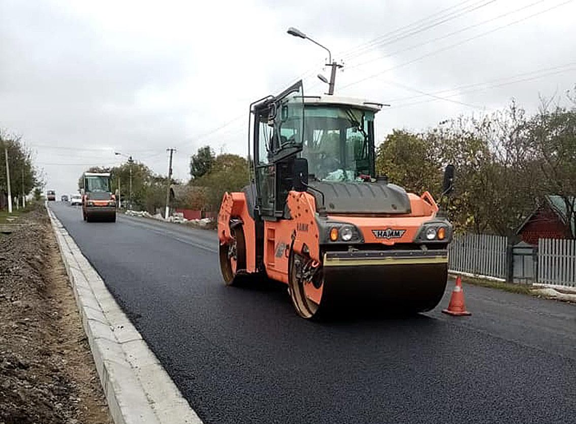 У селі Живачів дочекалися асфальту