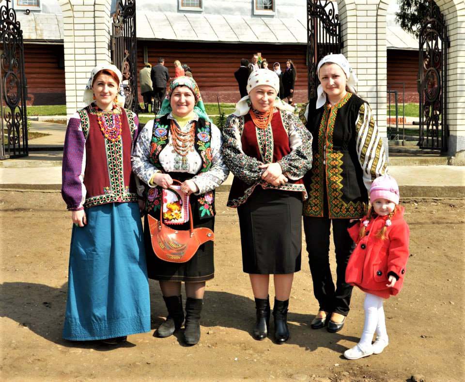 За голки-нитки Регуші беруться усі гуртом