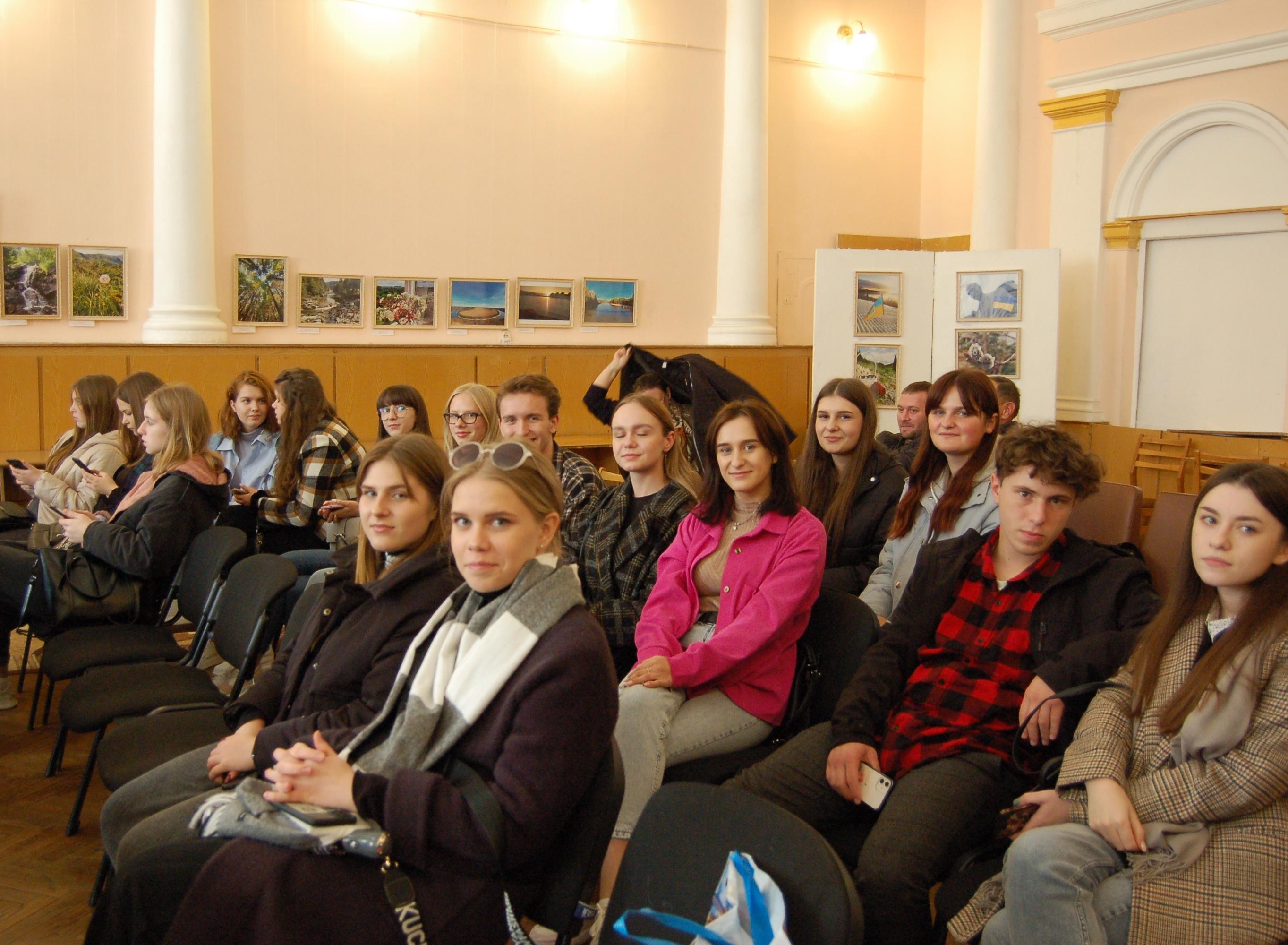 На Прикарпатті відкрилась фотовиставка «Ріднокрай»